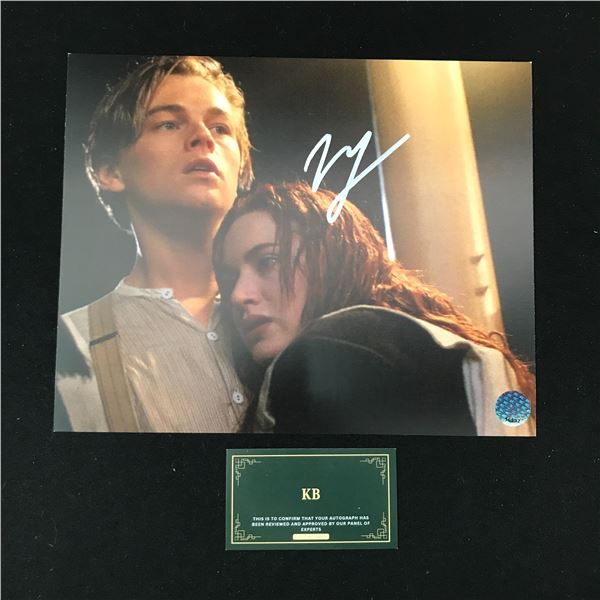 LEONARDO DI CAPRIO SIGNED TITANIC 8X10 (KB COA)