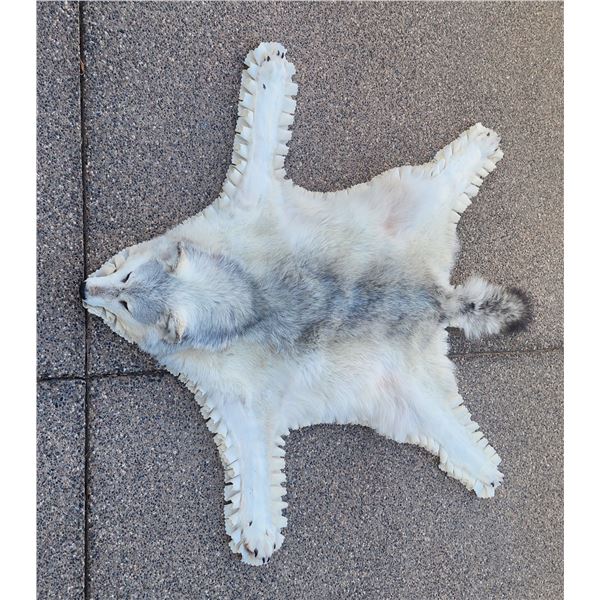 WHITE WOLF RUG