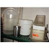 Image 1 : Multiple Plastic Food Storage & Measuring Containers, Misc Sizes