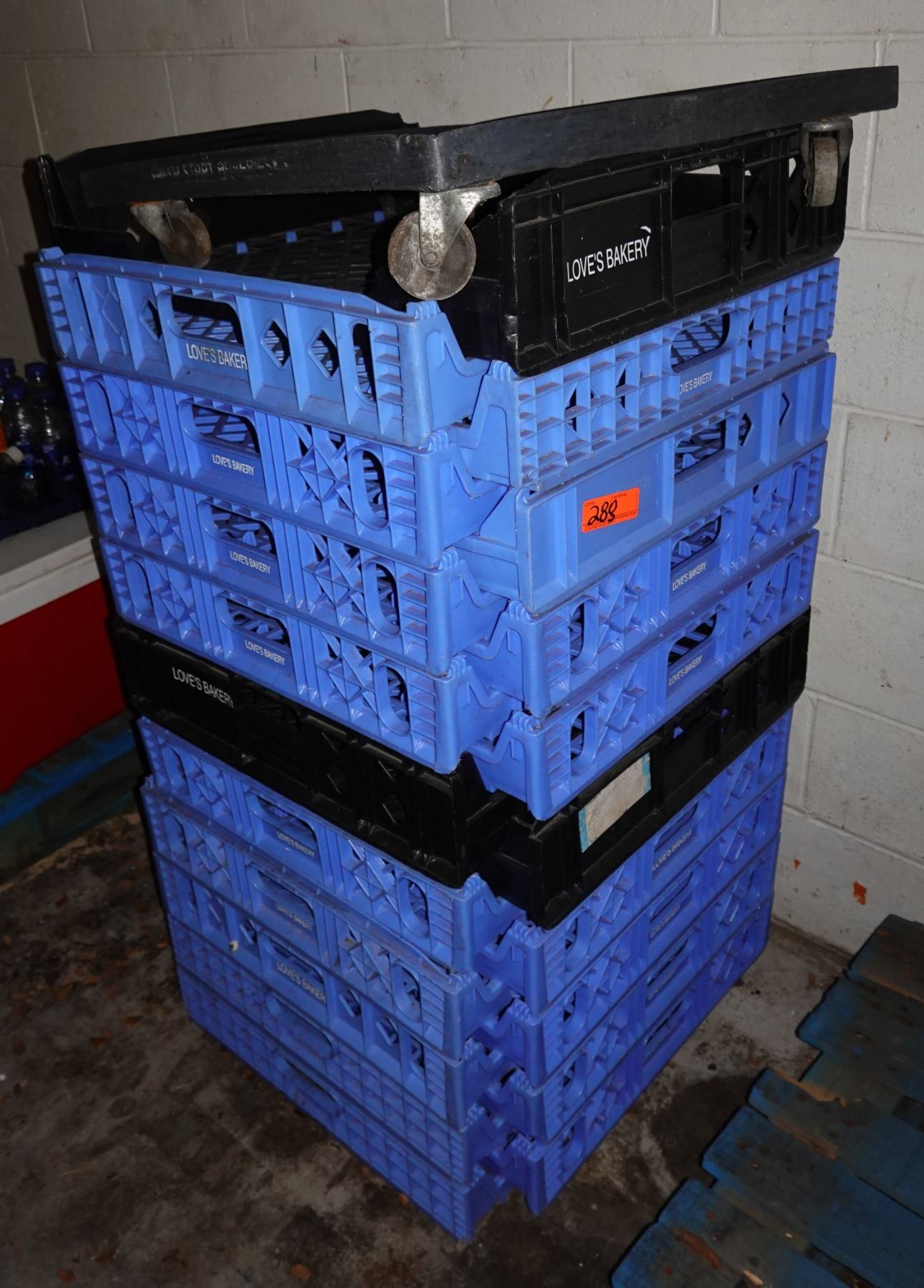 Qty 9 Love's Bakery Blue Plastic Stacking Bread Trays 22" x 25" on Rack