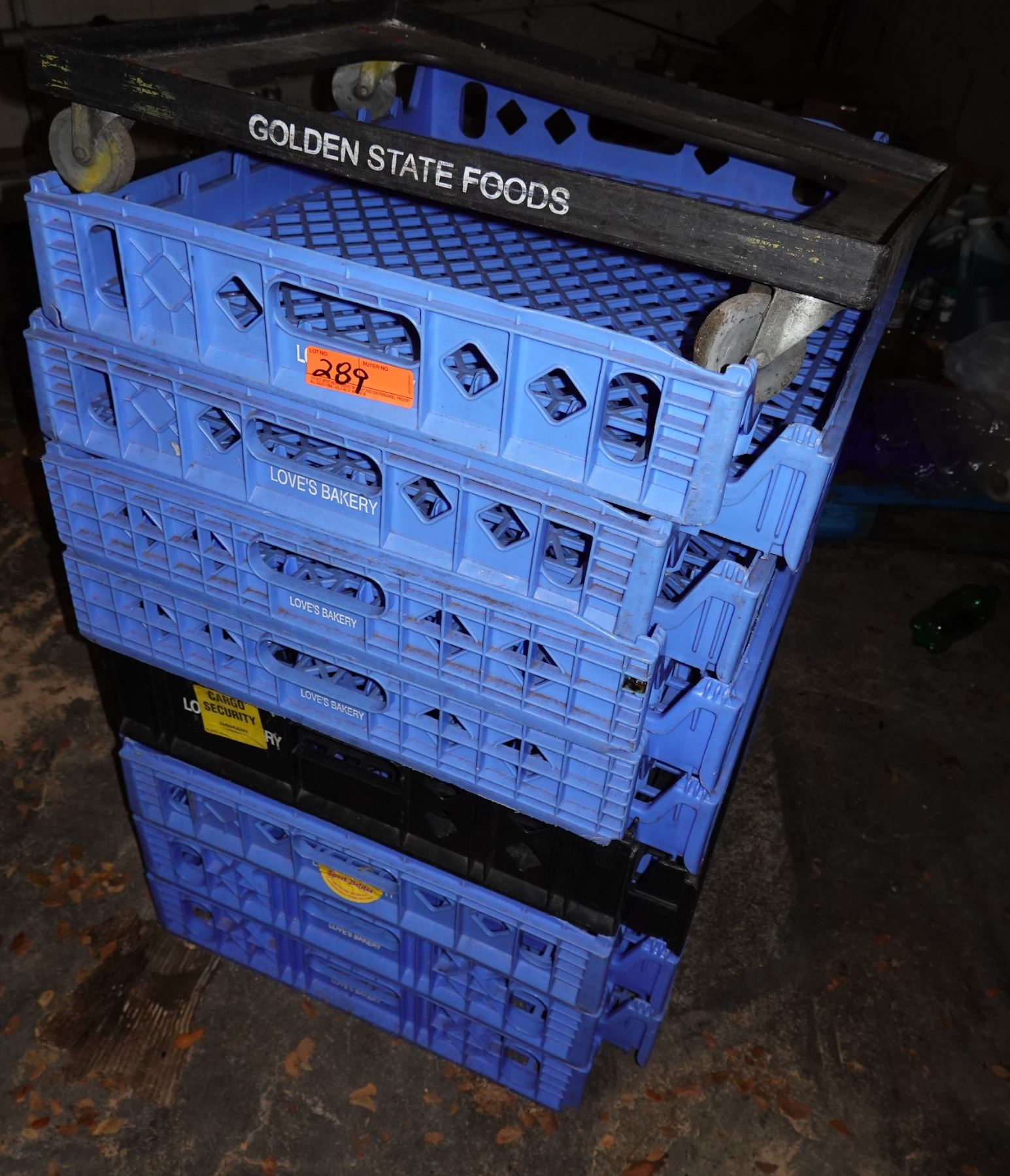 Qty 7 Love's Bakery Blue Plastic Stacking Bread Trays 22" x 25" on Rack