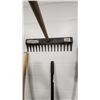 Image 4 : 2 Shovels, Broom and Rake