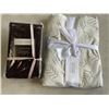 Image 1 : KING SIZE DUVET COVER SET AND 4 PILLOW SHAMS