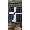 Image 2 : KING SIZE DUVET COVER SET AND 4 PILLOW SHAMS
