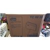Image 1 : CASE OF TORK TOILET SEAT COVERS, WHITE