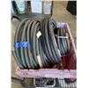 Image 2 : TOTE OF HEAVY DUTY SHOP AIR HOSES,