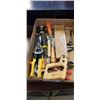 Image 1 : TRAY OF HAND TOOLS