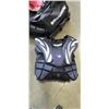 Image 2 : VAUGHN HOCKEY GEAR IN BAG