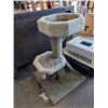 Image 2 : CAT TREE AND PET CARRIER