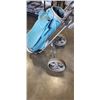 Image 2 : SET OF GOLD CLUBS AND VINTAGE CADDY