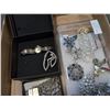 Image 2 : BIN AND BOX OF RINGS BROACHES, WATCHES AND MORE