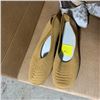 Image 2 : 5 PAIRS OF NEW DESIGNER HEELS AND FLAT SHOES SIZE 7-7.5