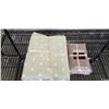 Image 1 : QUEEN SIZE DUVET COVER SET AND 4 PILLOW SHAMS