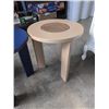 Image 2 : 2 METAL STOOLS