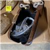 Image 8 : 3 PAIRS OF NEW DESIGNER HEELS AND MATCHING PURSES SIZE 7.5-9.5