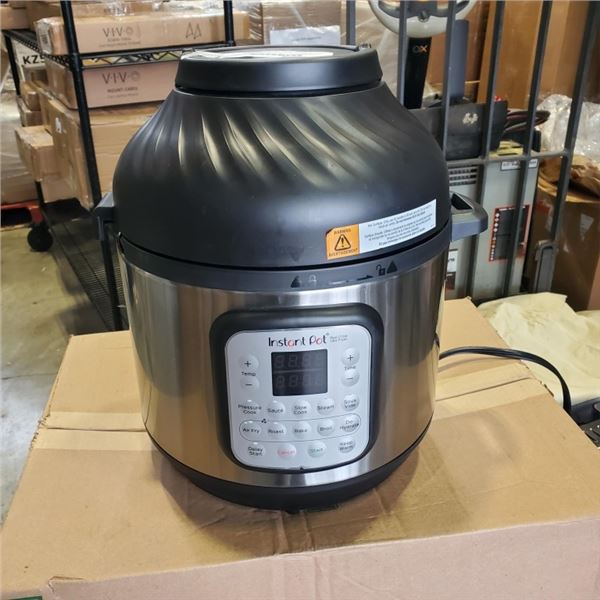 INSTANT POT DUO CRISP WITH AIR FRYER 7.6 L - TESTED WORKING, RETAIL $299