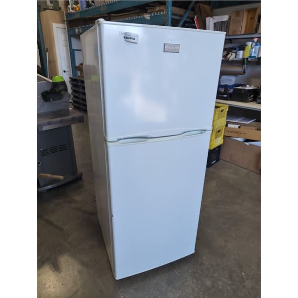 FRIGIDAIRE APARTMENT SIZE FRIDGE, TESTED WORKING