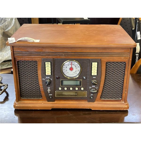 INNOVATIV E TECHNOLOGIES RETRO LOOK CD / RECORD AND TAPE PLAYER