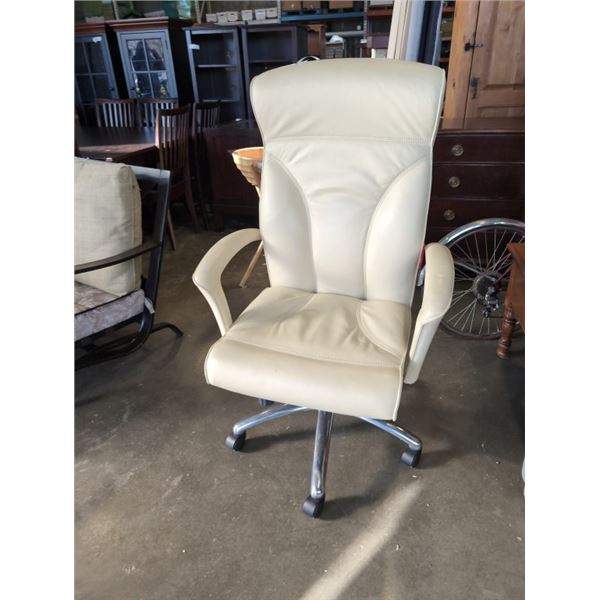 WHITE LEATHER ROLLING OFFICE CHAIR