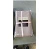 Image 3 : QUEEN SIZE DUVET COVER SET AND 4 PILLOW SHAMS