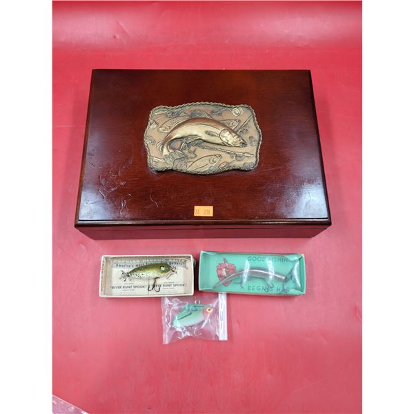 VTG Mahogany Wood Hinged Keepsake Box w/ Brass Engraved Fish Design - Contains Some Fishing Lures