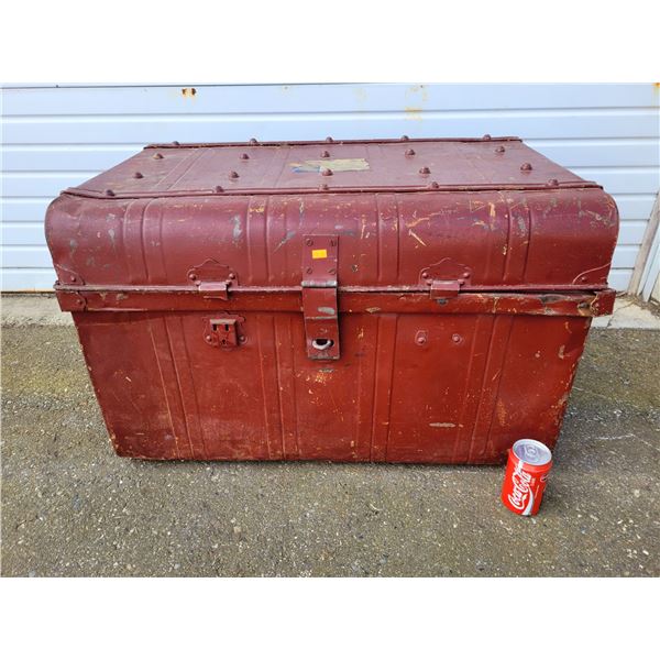 VTG Metal Trunk