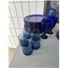 Image 2 : Blue plates and glasses