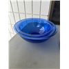 Image 1 : Blue Pyrex mixing bowls