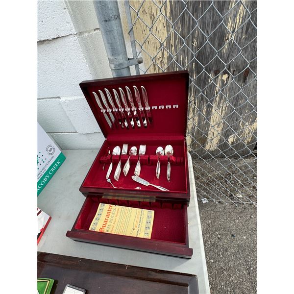Cutlery in cutlery case