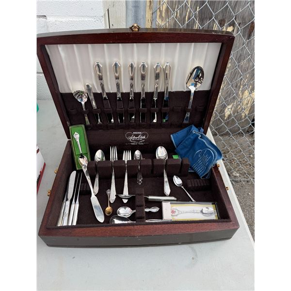 Cutlery in box