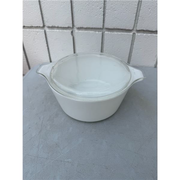 Lidded Pyrex dish