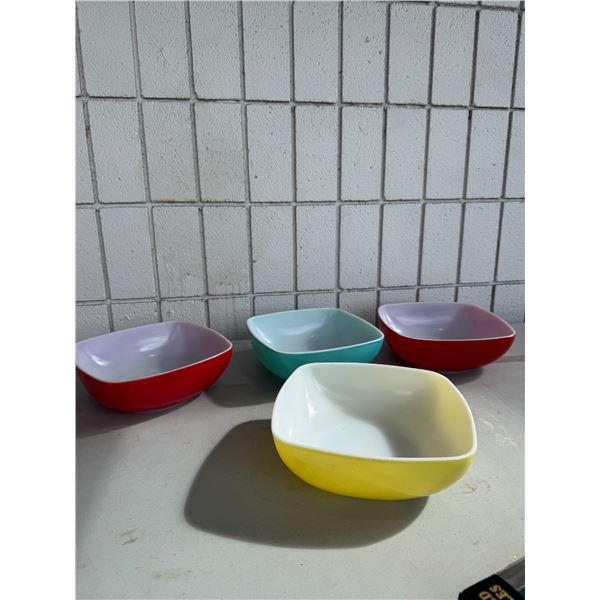 Vintage Pyrex bowl
