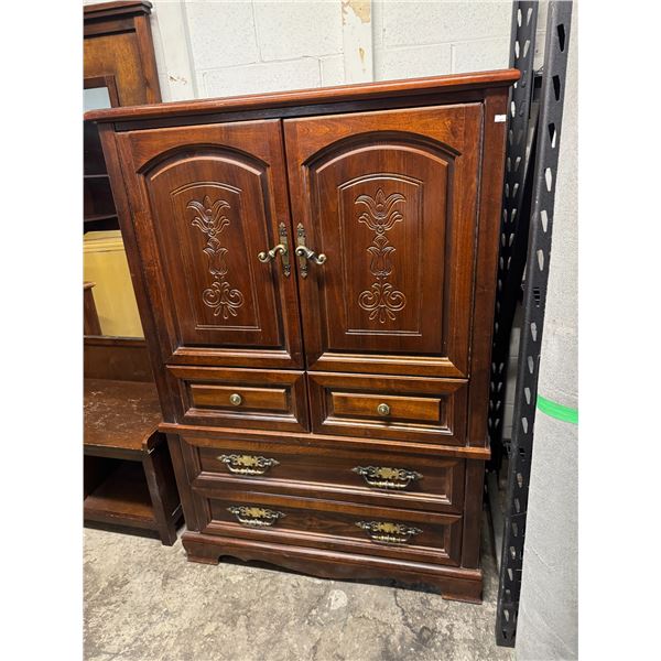 Meubles Strathroy furniture made in  Canada armoire