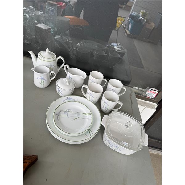 Corell dishes and baking dish