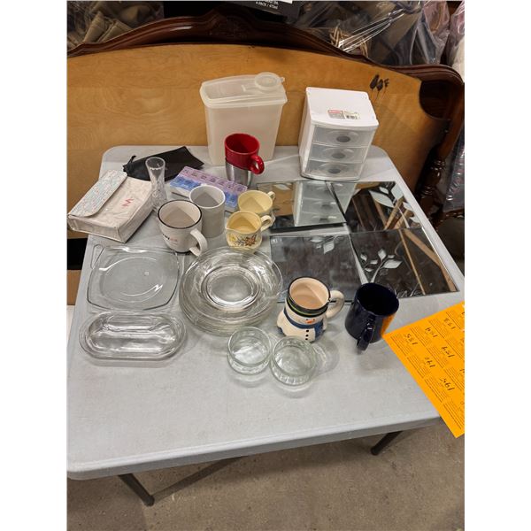 Tupperware, mirrors and other items