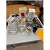 Image 1 : Tupperware, mirrors and other items