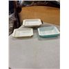 Image 1 : Pyrex baking dishes, one stand