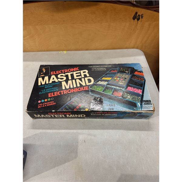 Electronic mastermind game