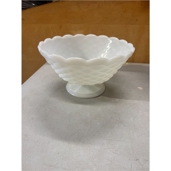 Pedestal bowl