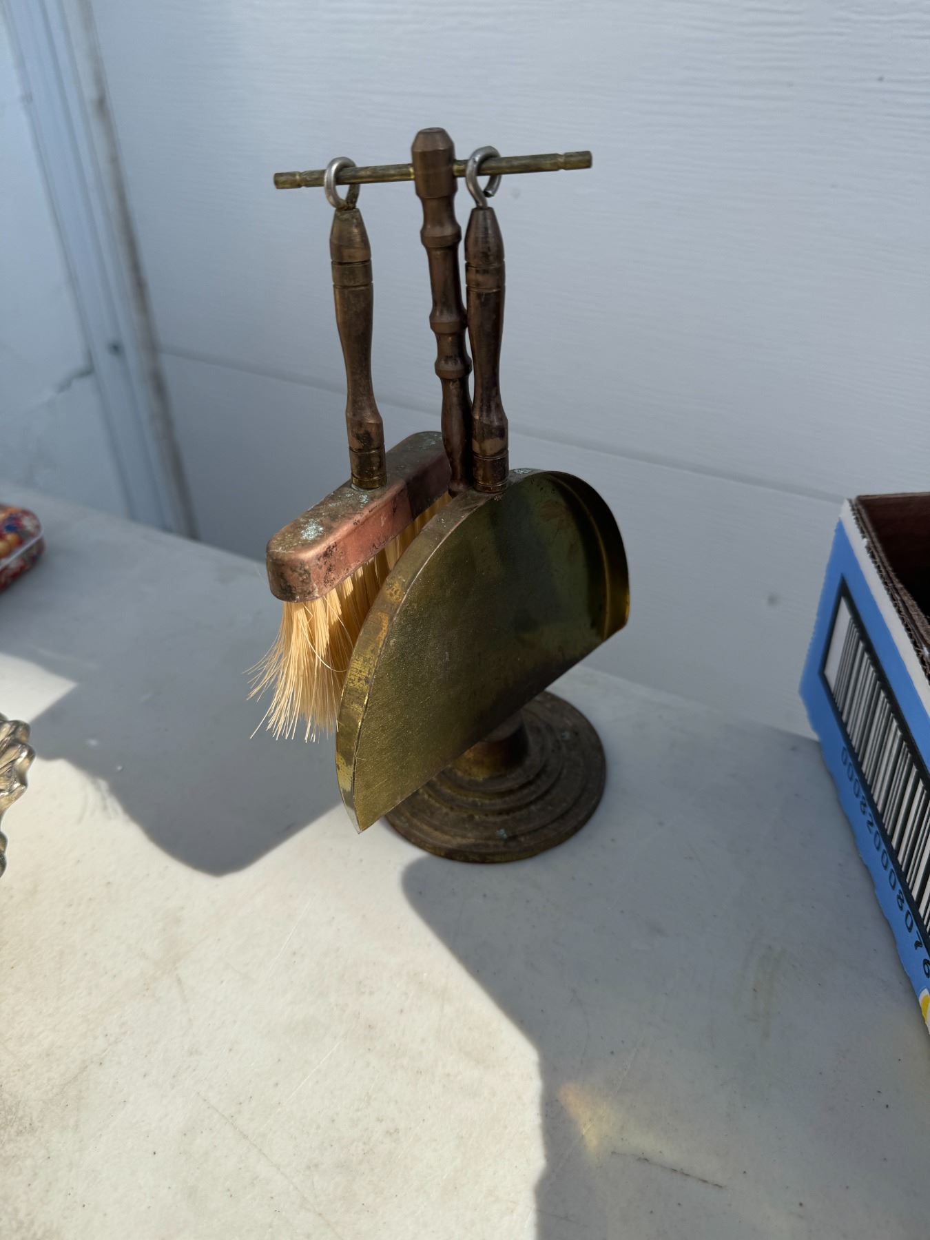 Brass crumb butler