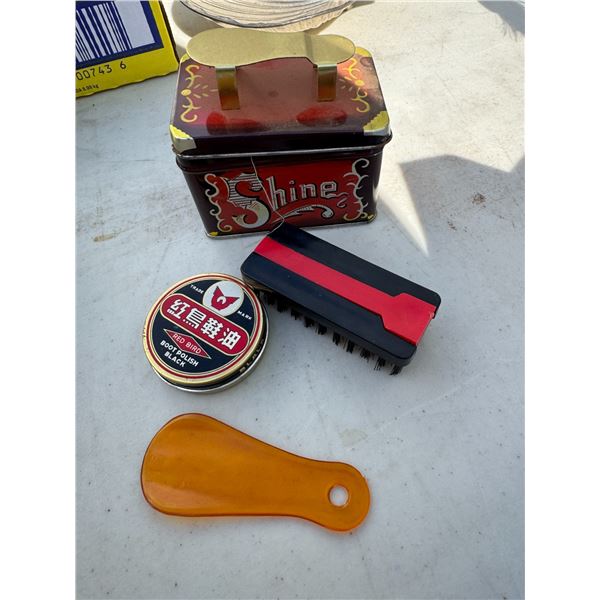 Shoe shine tin