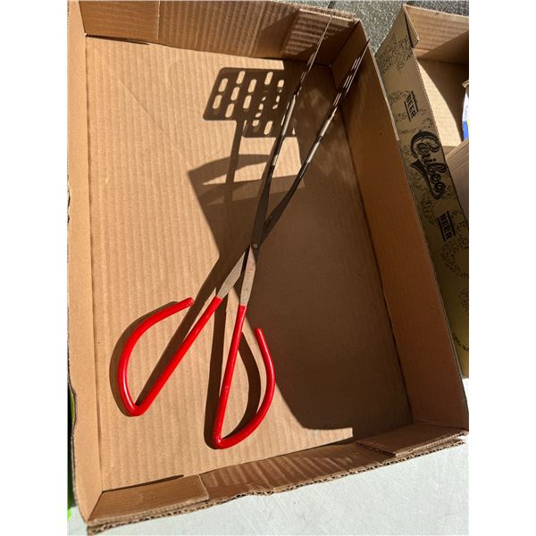 BBQ tongs