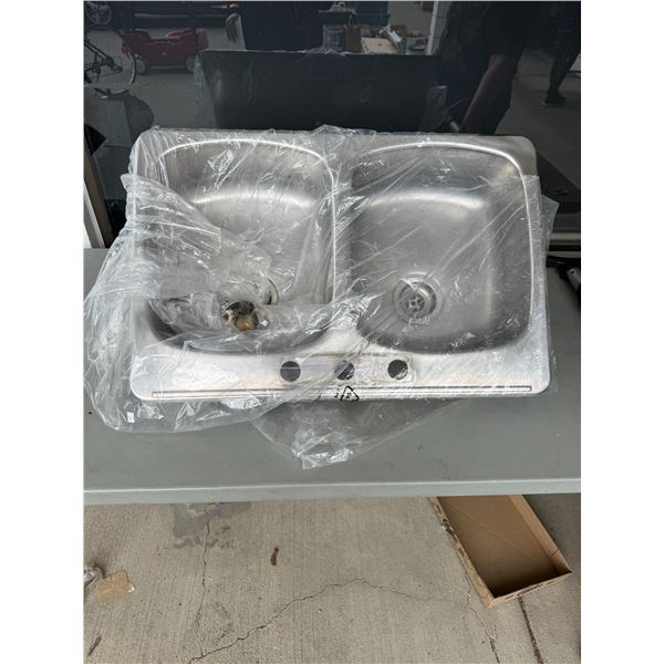 Stainless steel sink