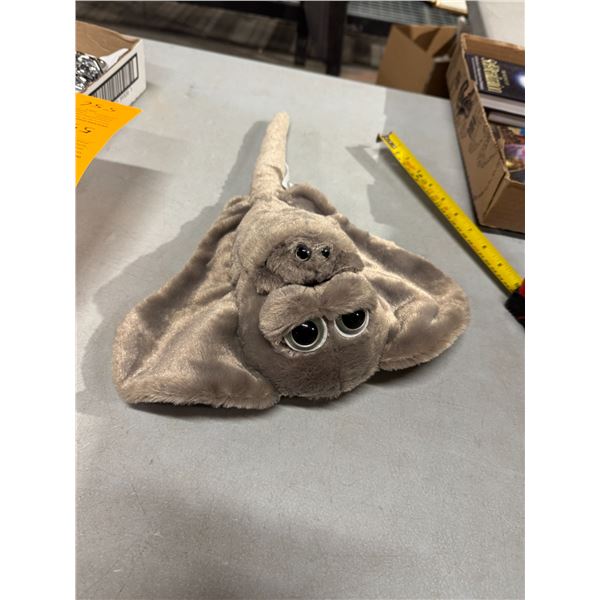 Stingray with baby plush