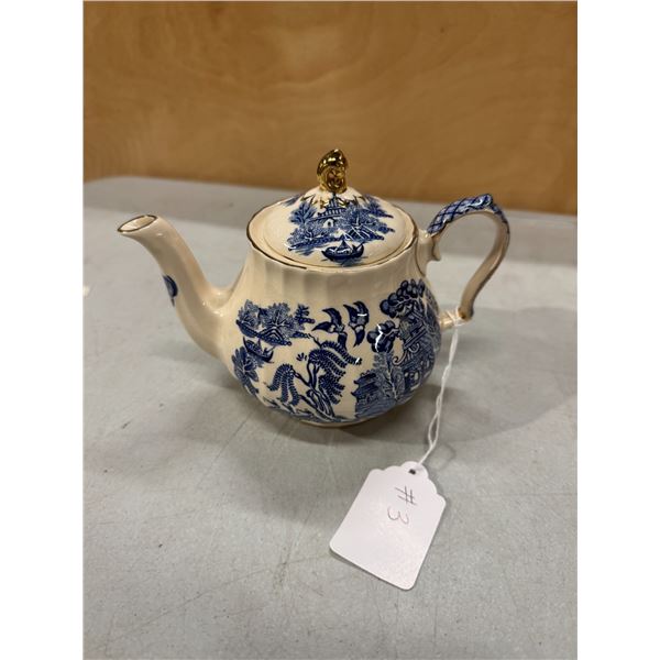 Sadler blue Willow 2 cup tea pot