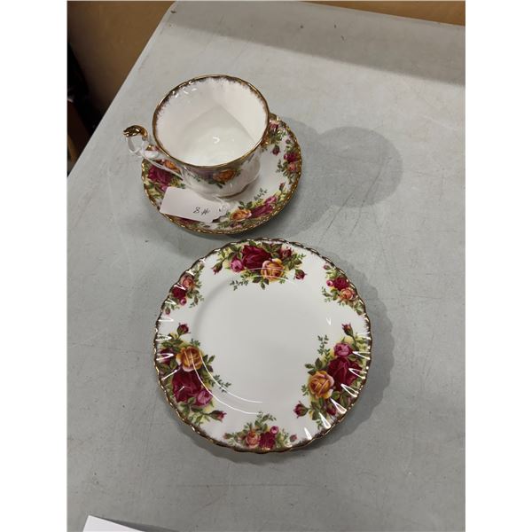 Royal Albert old country roses, Trio