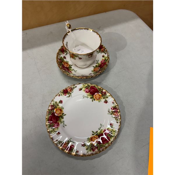 Royal Albert old country roses, trio