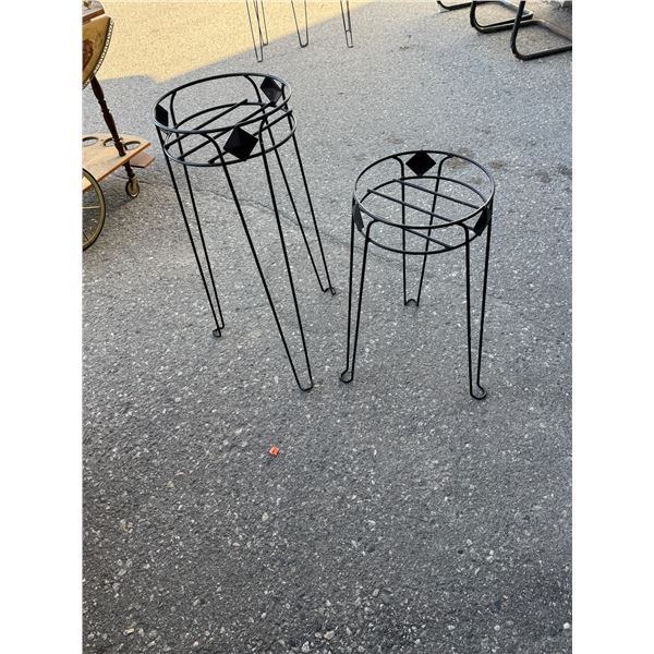 2 plant stands