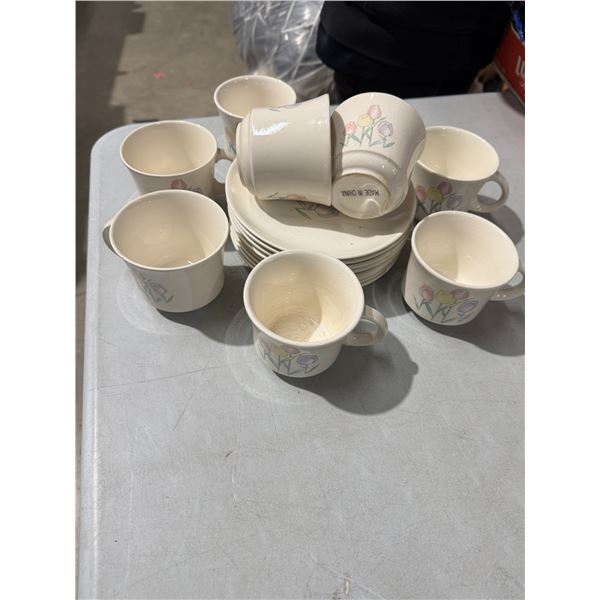 Mugs and dessert plates