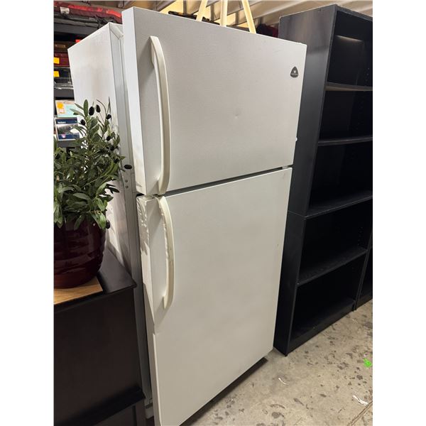 White Westinghouse fridge